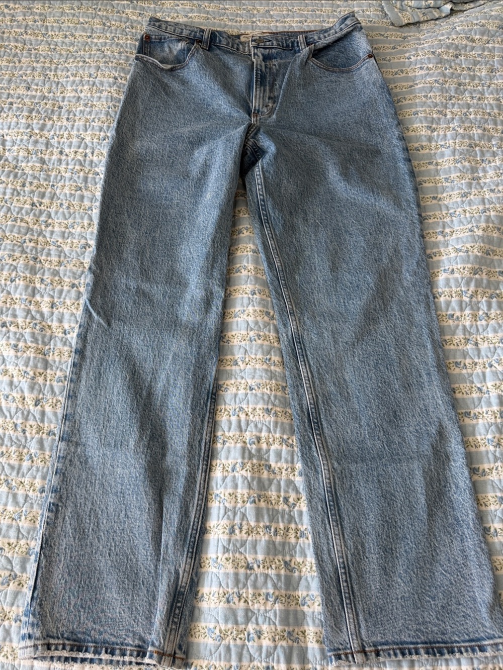 Abercrombie & Fitch The 90’s Straight-Leg Light Blue Jeans 32L